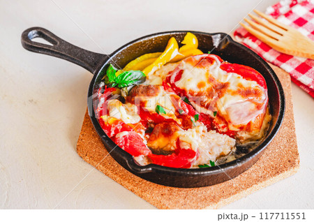 スキレットでチーズハンバーグ風 117711551