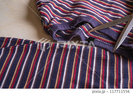 服のリメイク 布をカットした後 服のリメイク 布をカットした後 117711556