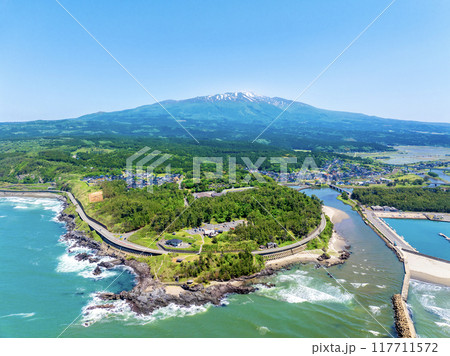鳥海山と十六羅漢岩供養石仏群付近（山形県遊佐町） 117711572