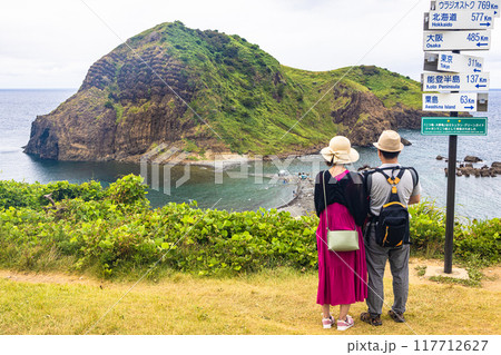 【新潟県_佐渡_二ツ亀】バカンスを楽しむ人々 【新潟県_佐渡_二ツ亀】バカンスを楽しむ人々 117712627