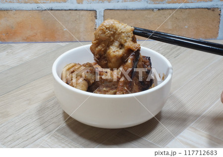 お箸と生姜焼き お箸と生姜焼き 117712683