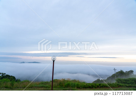 天狗山から見る雲海が覆う小樽 北海道 天狗山から見る雲海が覆う小樽 北海道 117713087