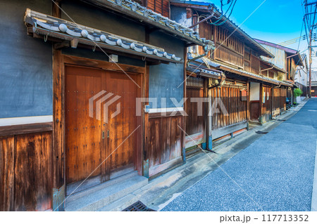 奈良県　ならまち　元林院町の町並み　 117713352