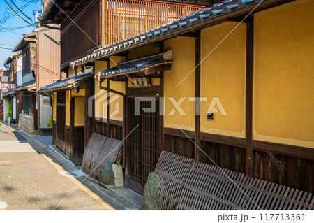 奈良県　ならまち　元林院町の町並み　 117713361