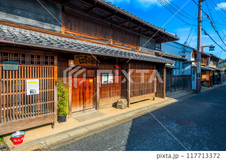 奈良県　ならまち　町並み　 117713372