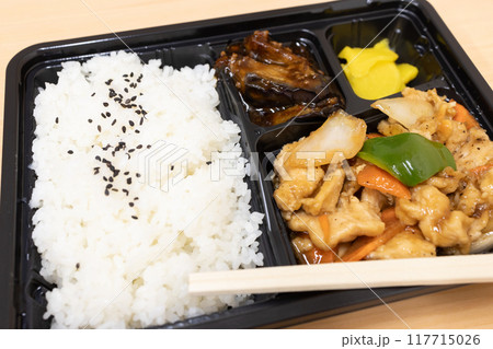 美味しい中華弁当、豚肉野菜炒め 117715026