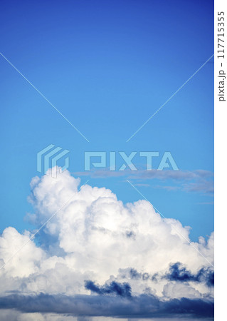 夏の空 青空 晴れ 8月 空素材 夏の空 青空 晴れ 8月 空素材 117715355