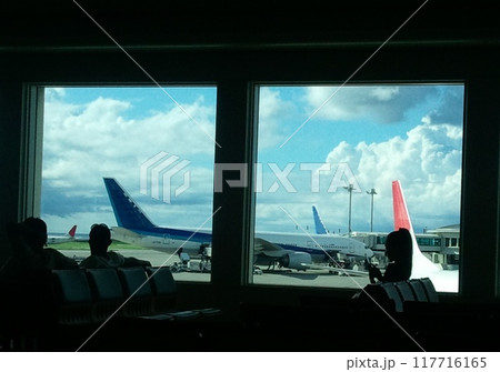 夏の足音 那覇空港 2011年 夏の足音 那覇空港 2011年 117716165