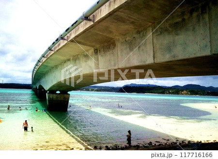 沖縄 古宇利大橋 桁下 沖縄 古宇利大橋 桁下 117716166