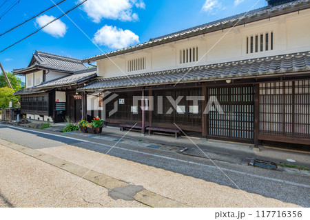 滋賀県　米原市　中山道　柏原宿の町並み 117716356