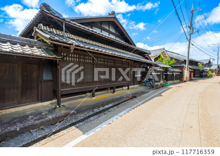 滋賀県　米原市　中山道　柏原宿の町並み 117716359