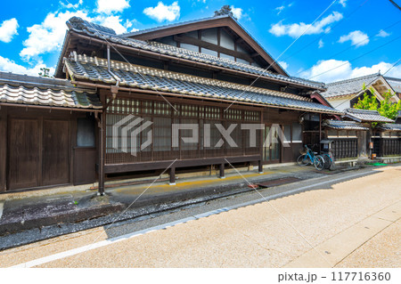 滋賀県　米原市　中山道　柏原宿の町並み 117716360