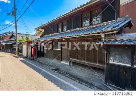 滋賀県　米原市　中山道　柏原宿の町並み 117716363