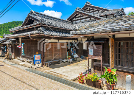滋賀県　米原市　中山道　柏原宿の町並み 117716370