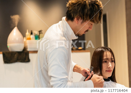 beauty parlor 117716404