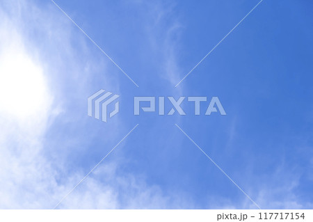 夏の空と太陽と雲　横浜 117717154