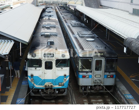 徳島駅に停車中のキハ40＋47と1000形気動車 117717727