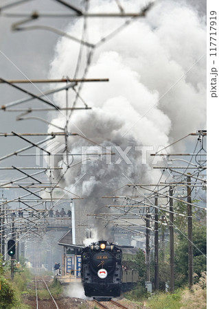D51爆煙　信越線　西松井田の急こう配をあえぎながら登るD51498牽引の鉄道開業150周年号　 117717919