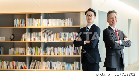 ビジネスマン　ポートレート 117718802
