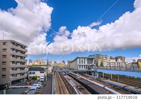 日本の横浜都市景観 8月。SOTETSU　西横浜駅などを望む 117719016