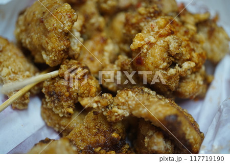 台湾 から揚げ 台湾唐揚げ アジア人 117719190