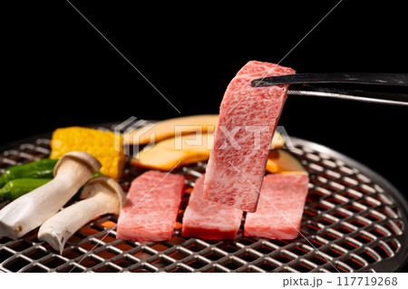 焼肉　炭火焼き　 117719268