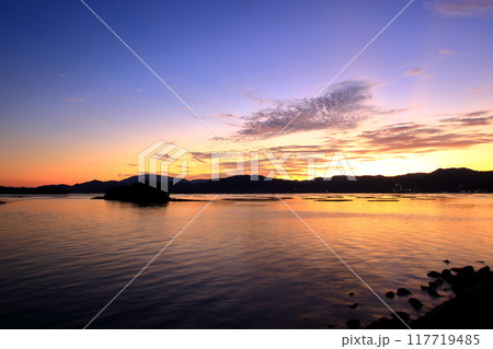 八月の瀬戸内の夕暮れ風景 八月の瀬戸内の夕暮れ風景 117719485
