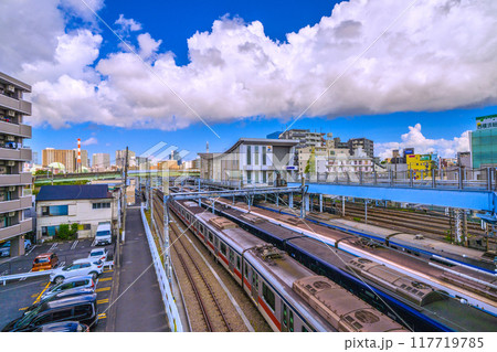 日本の横浜都市景観 8月。SOTETSU　西横浜駅などを望む 117719785