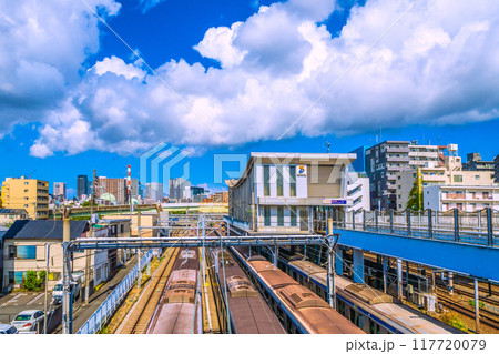 日本の横浜都市景観 8月。SOTETSU　西横浜駅などを望む 117720079