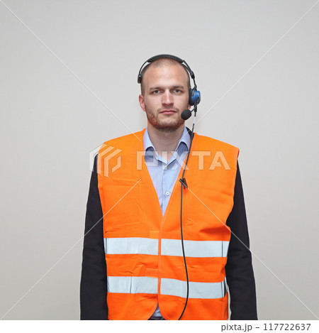 Voice Picking Worker Voice Picking Worker 117722637