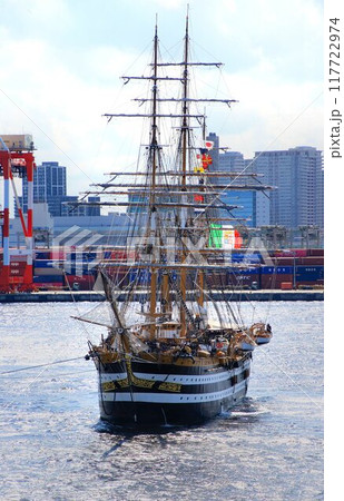 太平洋を渡り東京港へ… 『世界で最も美しい船』海の女王【アメリゴ・ヴェスプッチ】 117722974