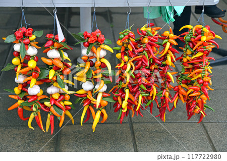 Hanging Chili Garlic Hanging Chili Garlic 117722980