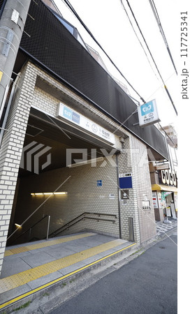 東京メトロ有楽町線、副都心線の平和台駅2番出入口 東京メトロ有楽町線、副都心線の平和台駅2番出入口 117725341