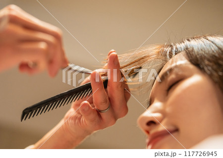 beauty parlor 117726945