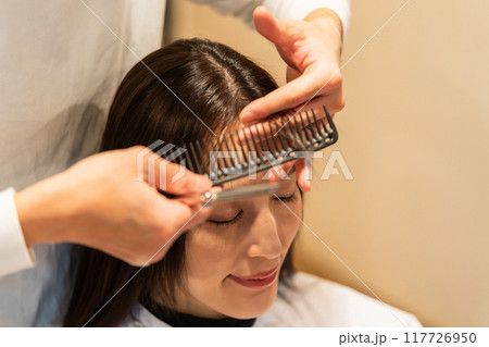 beauty parlor 117726950