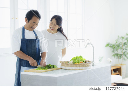 キッチンのミドル夫婦 キッチンのミドル夫婦 117727044