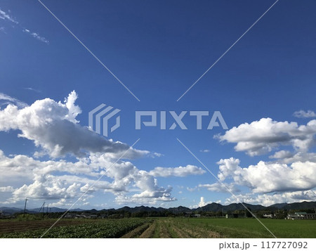 田園風景と空と雲 田園風景と空と雲 117727092