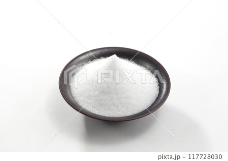 器に入った塩 117728030