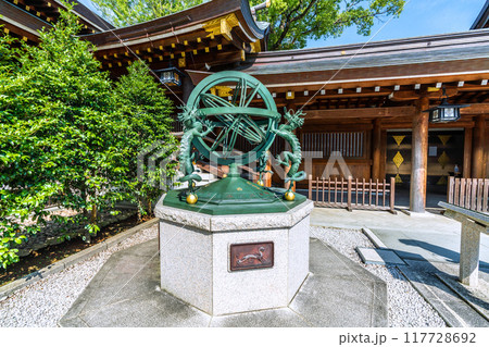 日本の寒川都市景観 相模國一之宮 寒川神社。方位盤と渾天儀…=令和6年7月21日 日本の寒川都市景観 相模國一之宮 寒川神社。方位盤と渾天儀…=令和6年7月21日 117728692