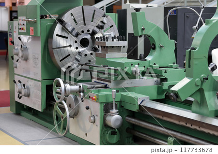 big bore heavy duty conventional metal lathe 117733678
