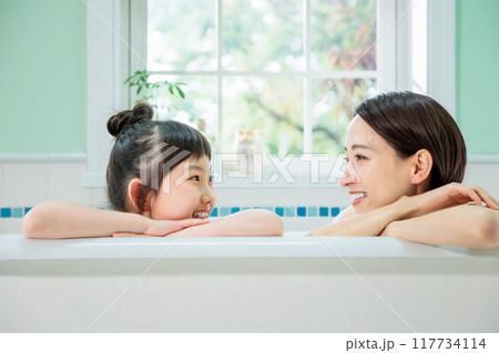 親子で仲良く入浴 117734114