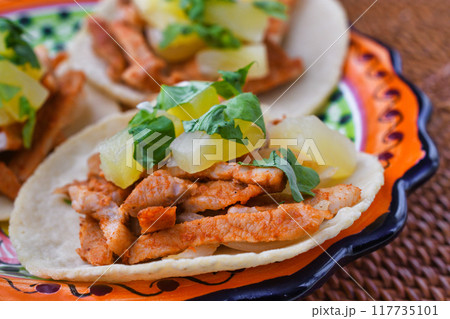 タコス・アル・パストール Tacos al pastor (メキシコ料理) タコス・アル・パストール Tacos al pastor (メキシコ料理) 117735101