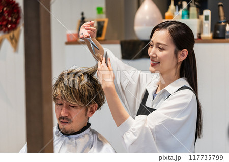 beauty parlor 117735799