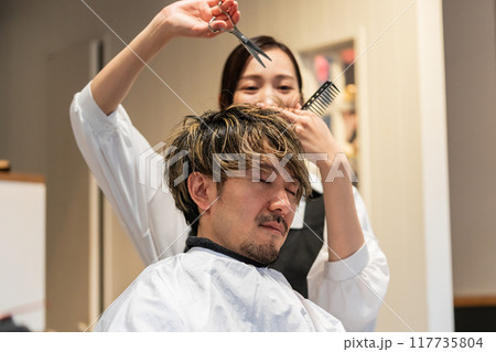 beauty parlor 117735804
