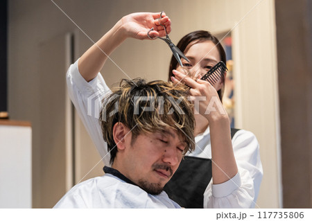 beauty parlor 117735806
