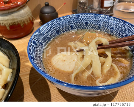 濃厚魚介豚骨つけ麺 平打ち手揉み縮れ麺 117736715