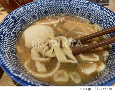 濃厚魚介豚骨つけ麺 平打ち手揉み縮れ麺 117736716