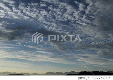 大雪山連邦に広がる朝焼け雲 117737207