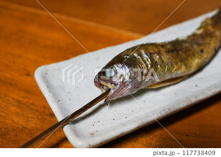 ニジマスの塩焼き 117738409