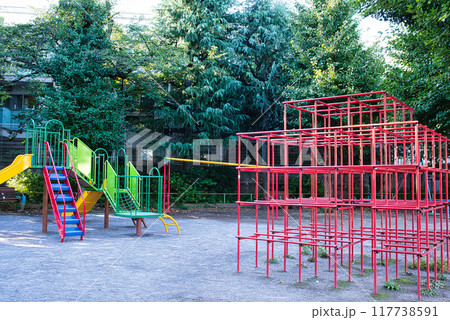 渋谷区立上原公園のコンビネーション遊具達の風景 渋谷区立上原公園のコンビネーション遊具達の風景 117738591